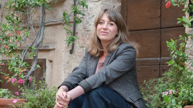 Elisa Capodicasa denuncia offese e minacce sui social