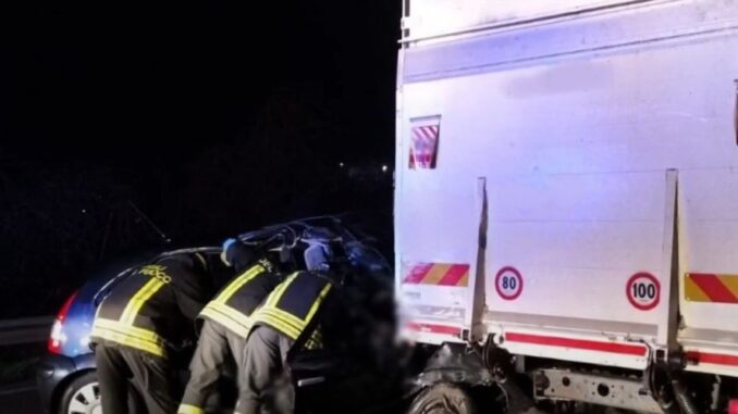 Auto contro camion fermo: un morto è Enrico Mattioli