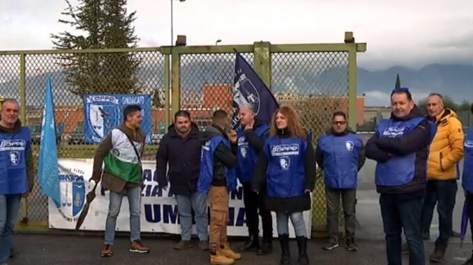 Sindacati polizia penitenziaria in protesta davanti carcere Terni