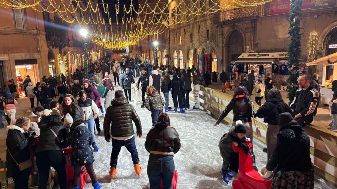 Perugia accende il Natale con luci, eventi e tradizioni