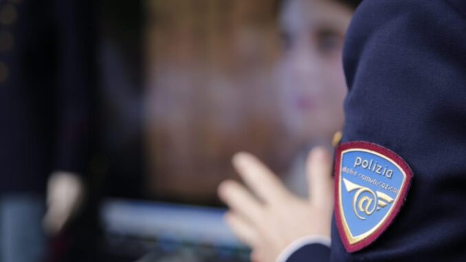 Tre persone arrestate per detenzione di materiale pornografico relativo a minorenni