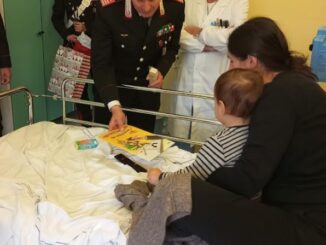 Carabinieri in visita al reparto di Pediatria di Città di Castello
