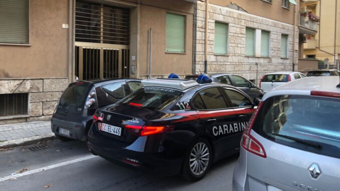 Coltellate a Terni: insegnante in pensione aggredita e ferita in casa