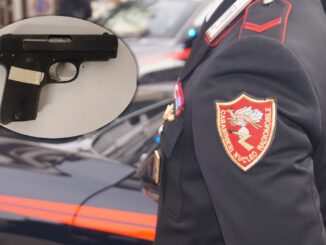 Maltratta e minaccia la moglie con pistola, arrestato dai carabinieri