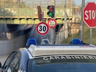 Tre minori denunciati per lancio di sassi dal cavalcavia di Umbertide