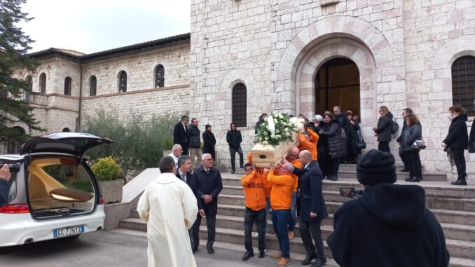 Funerale di Eliza al Serafico di Assisi: un addio commosso