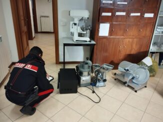 Furti seriali in bar e ristoranti: due denunce