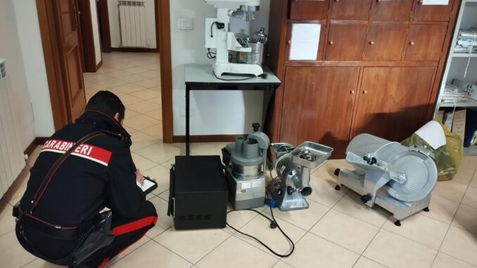 Furti seriali in bar e ristoranti: due denunce