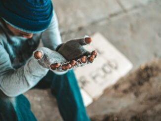 Povertà e dignità: AIACE chiede un limite vitale