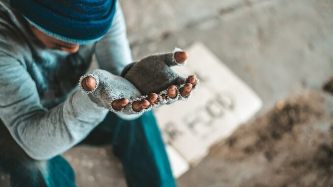 Povertà e dignità: AIACE chiede un limite vitale