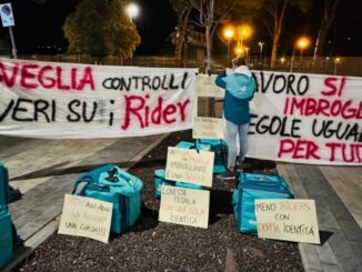 Rider in protesta: "Stop al lavoro irregolare"