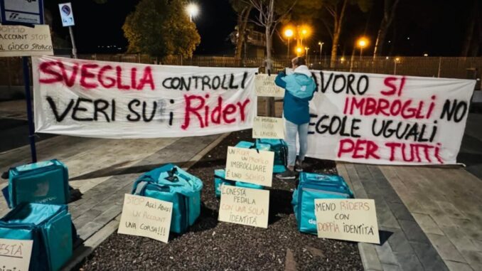 Rider in protesta: "Stop al lavoro irregolare"