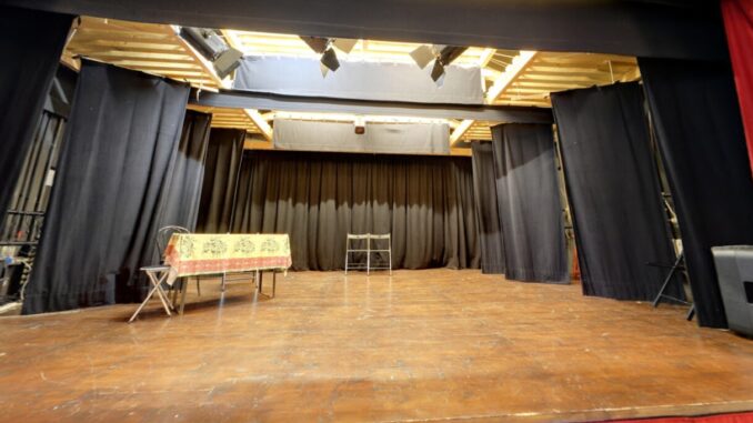 “Classe di Ferro” al Teatro Bicini: riflettori sulla terza età