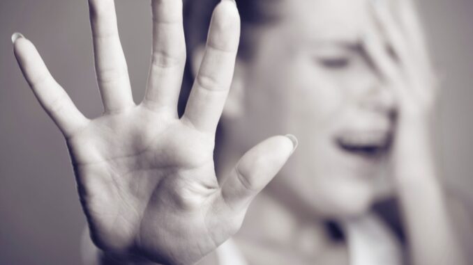 34enne minaccia di morte l'ex: processo per stalking a Perugia
