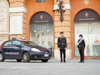 Danneggiamento al portone di Palazzo Candiotti: due denunciati