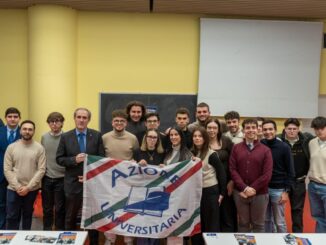 Universitari Partecipano alla Presentazione di un Libro Importante