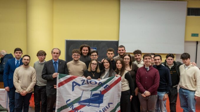 Universitari Partecipano alla Presentazione di un Libro Importante