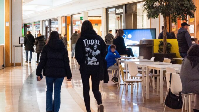 Riciclo creativo con COREPLA al centro Collestrada