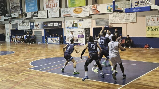 EMI Basket Gubbio conquista una vittoria a Todi