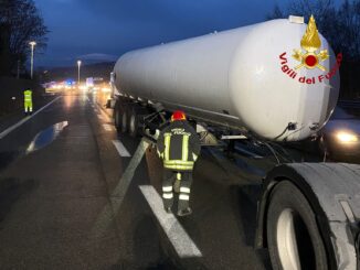 Cisterna di GPL si stacca da tir sul raccordo Terni-Orte