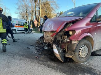Scontro auto-camion, grave un 26enne