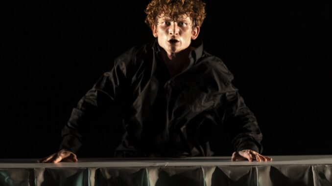 Danza al Teatro Morlacchi: in scena "Strangers in the night"