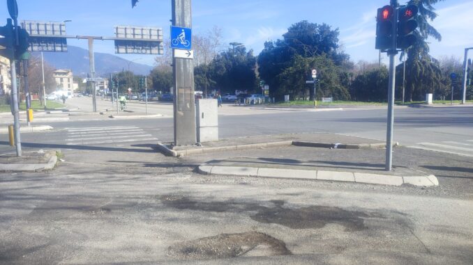 Pericolo in Viale dello Stadio Terni, strada colabrodo