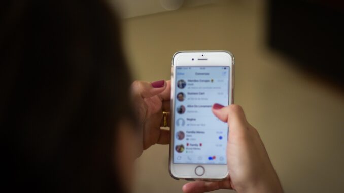 Madre smaschera truffa del falso figlio con una domanda