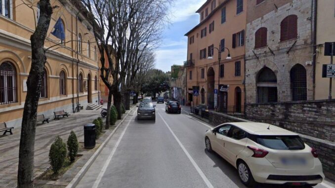 Titolare molestata in pizzeria da cliente ubriaco