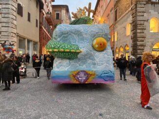 Grande festa di Carnevale nel centro storico, in piazza IV Novembre
