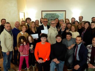 La compagnia teatrale Fin dall’asilo teatro insieme dona 36mila euro ad associazioni