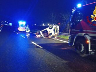 Incidente nella notte Perugia-Bettolle, auto ribaltata ci sono feriti