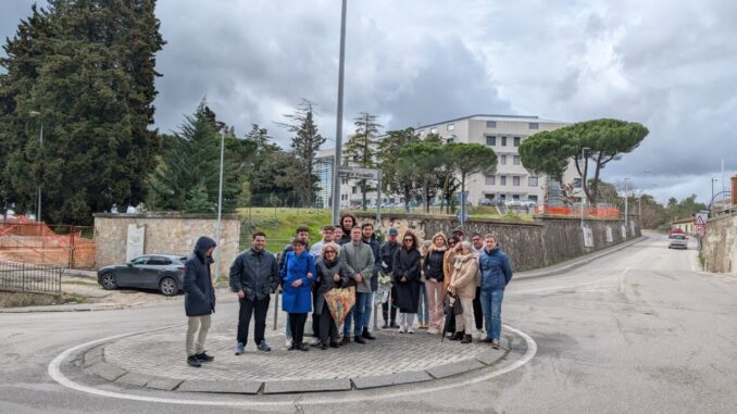 Cerimonia alla rotonda di Perugia con Fratelli d’Italia