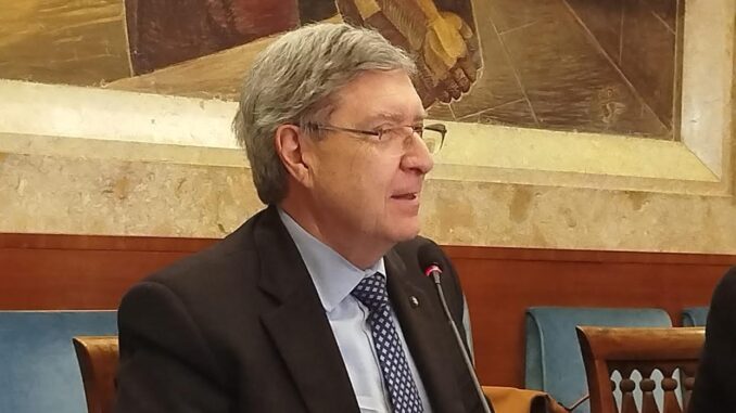 Enrico Giovannini parla alla Stranieri: crisi e sostenibilità