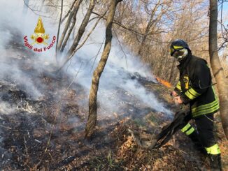 Incendio boschivo in corso nel comune di Umbertide
