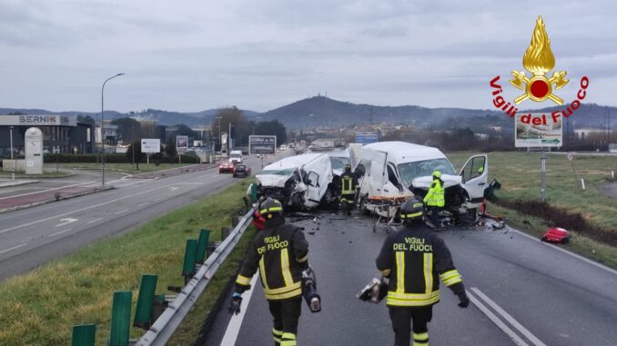 Incidente sul raccordo autostradale Arezzo: due feriti e un morto