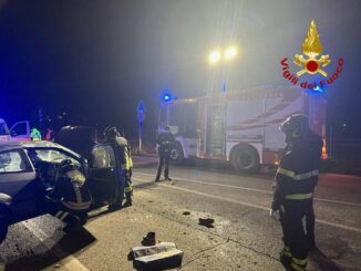 Terribile incidente a Foligno: due feriti, uno sbalzato fuori dall'auto
