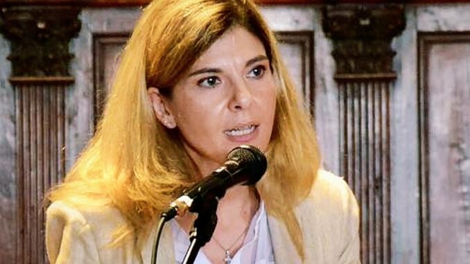 Insegnante salva alunno da soffocamento a scuola