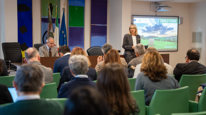 Agricoltura, primo Tavolo Verde su bandi e strumenti CSR