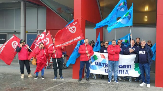 Protesta contro esternalizzazione sicurezza in aeroporto umbro