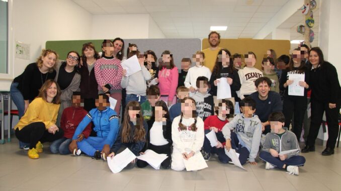 La band Eugenio in Via di Gioia incontra gli studenti