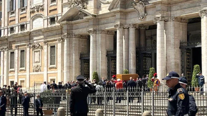 L'ultimo viaggio di Papa Francesco: Roma saluta il Pontefice