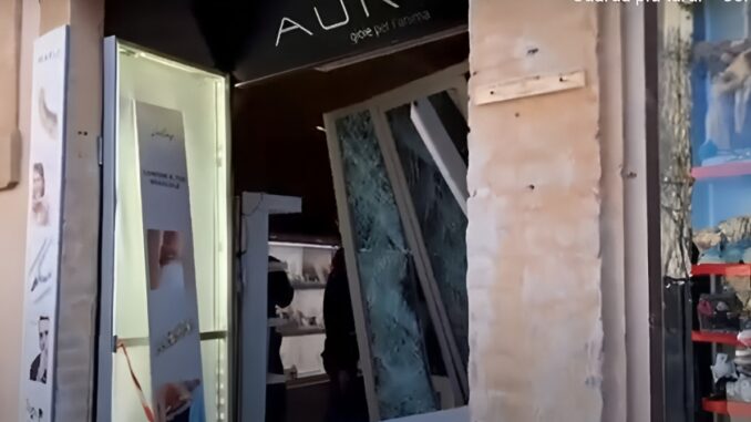 Furto con auto in gioielleria ad Assisi, indagini in corso