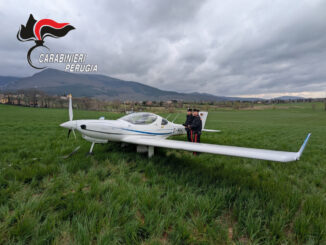 Un incidente aereo, atterraggio forzato a Gualdo: nessun ferito