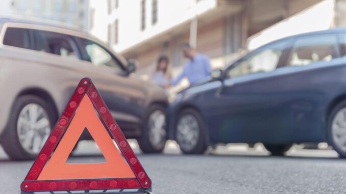 Finto incidente per truffare un anziano: denunciato 37enne