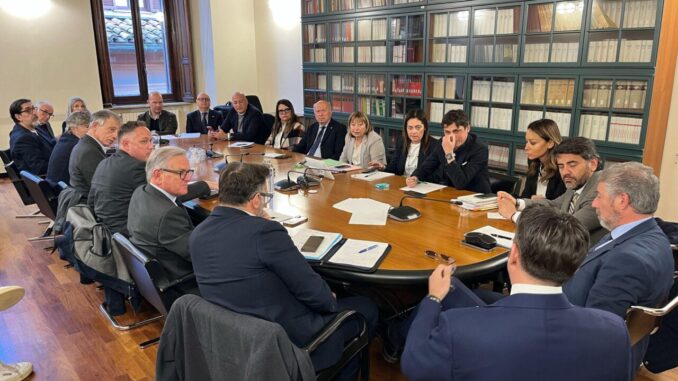 Confronto su manovra fiscale, chiesto ritiro immediato