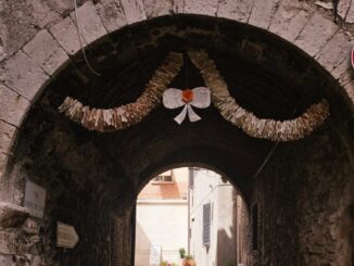 Laboratori creativi con libri dismessi a Lugnano