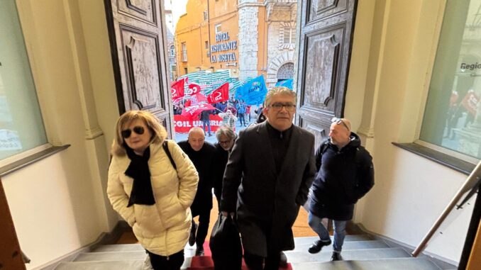 Manovra fiscale, sindacati criticano la proposta della Regione