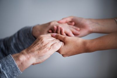 Caregiver familiari, contributi aperti fino al 18 giugno 2025
