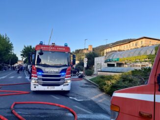 Fiamme nel piano -2, trenta auto coinvolte, nessun ferito